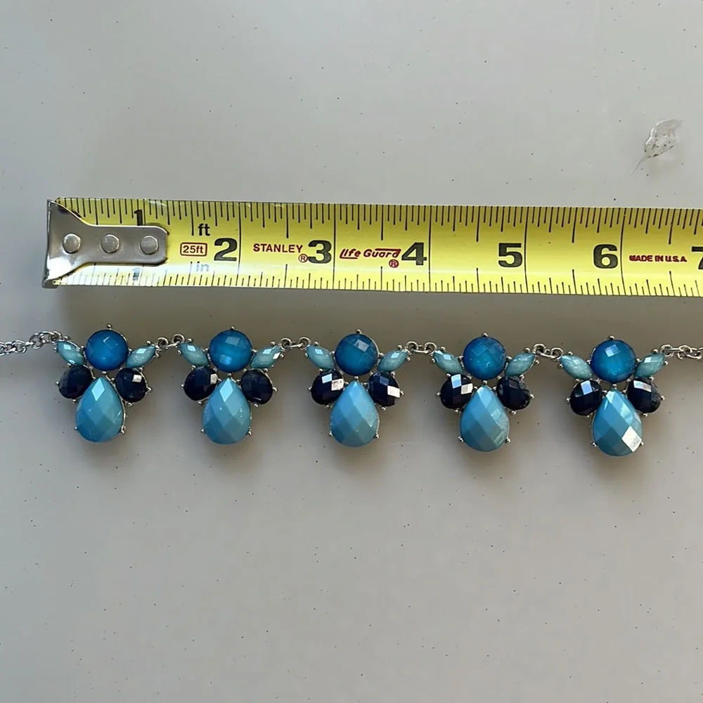 Charming Charlie 3 toned blue necklace on silver chain, costume jewelry - Picture 5 of 5